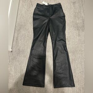 Spanx Leather-Like Flare Pant
Luxe Black / Regular / Large